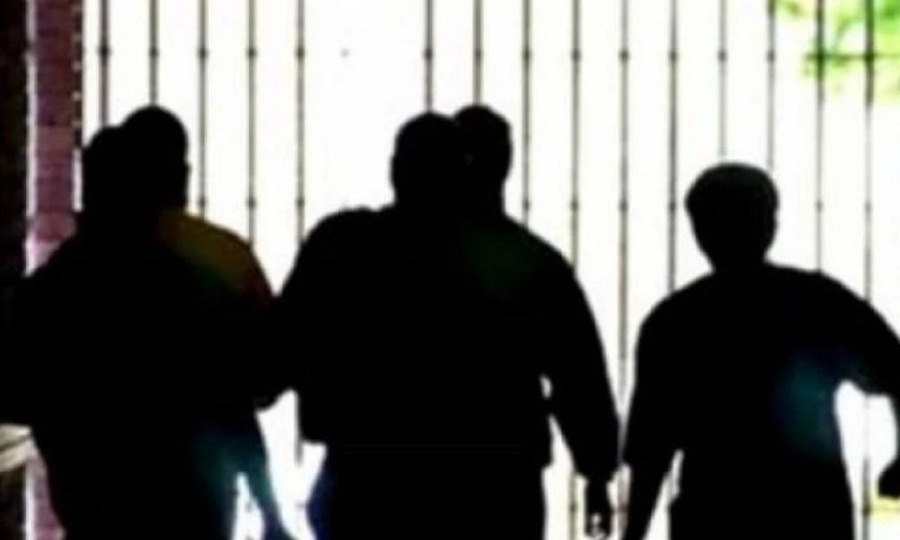 Συναγερμός στη Γλυφάδα: Συμπλοκή ανηλίκων με δύο τραυματίες- Ο ένας τραυματίστηκε από μαχαίρι